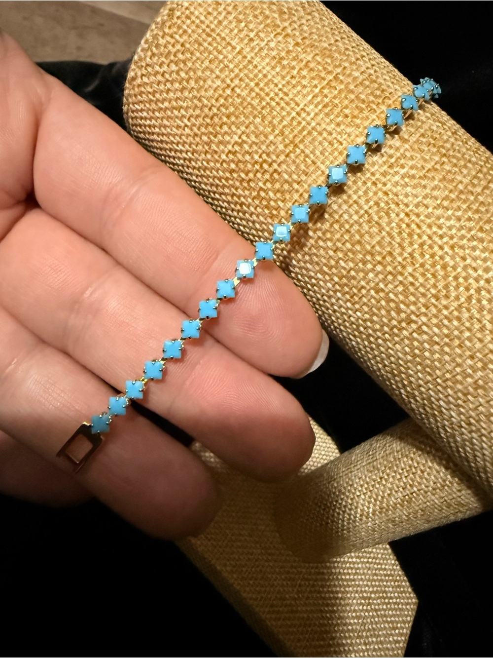 Gold-plated dainty style turquoise fashion bracelet.